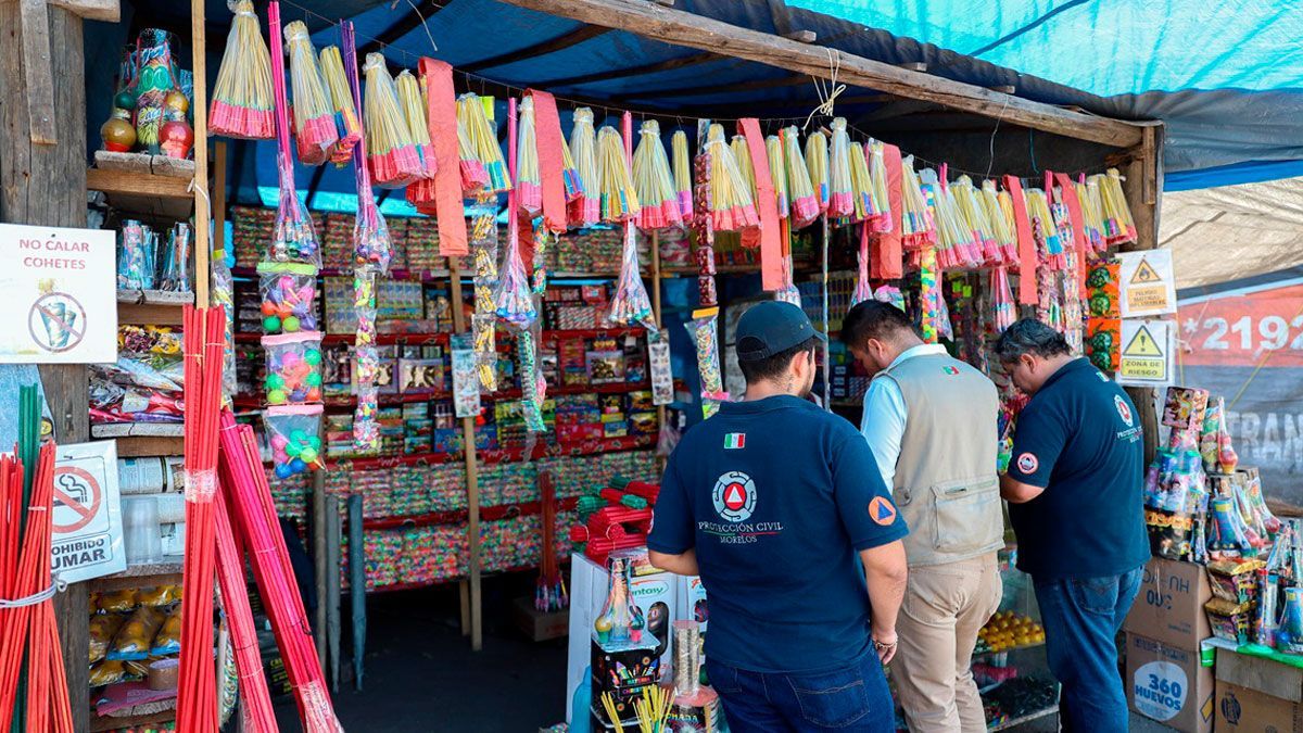 Inspeccionan puestos de artificios pirotécnicos legalmente establecidos en Xoxocotla
