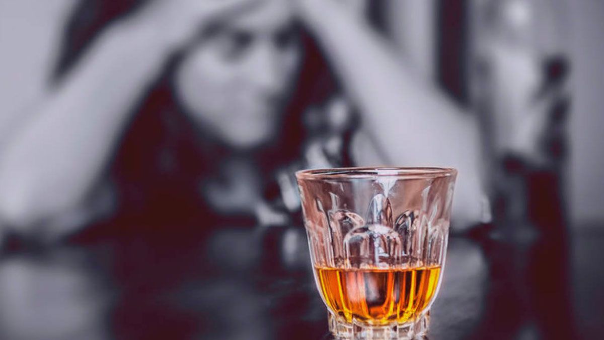 ¿Por qué las mujeres que sufren alcoholismo no se atienden?
