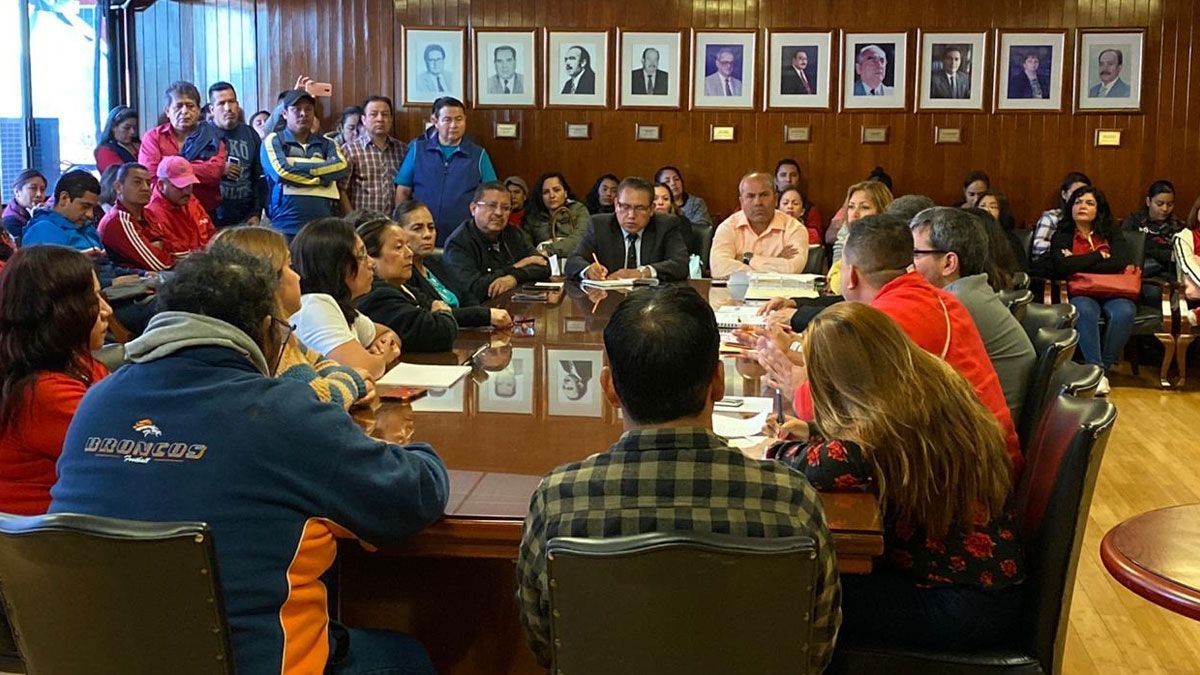 Atiende IEBEM a trabajadores administrativos