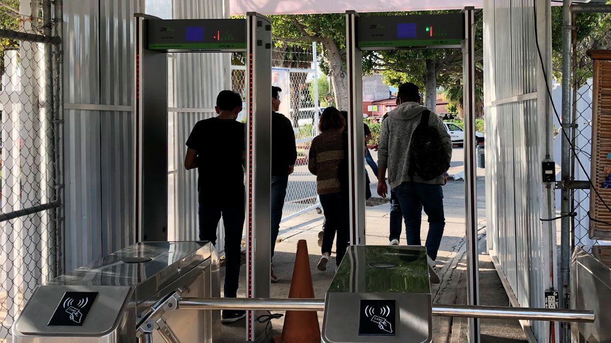 Instalan detectores de metal en UPEMOR