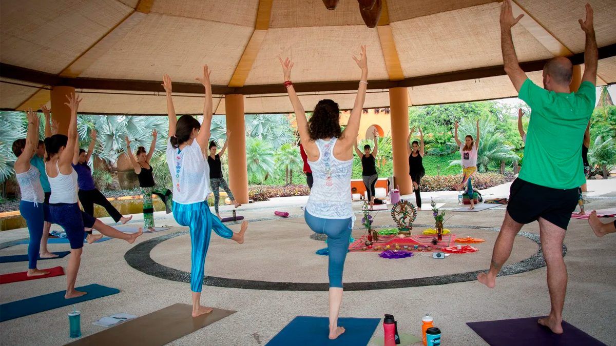 ¿Te gustaría ser instructor de yoga?
