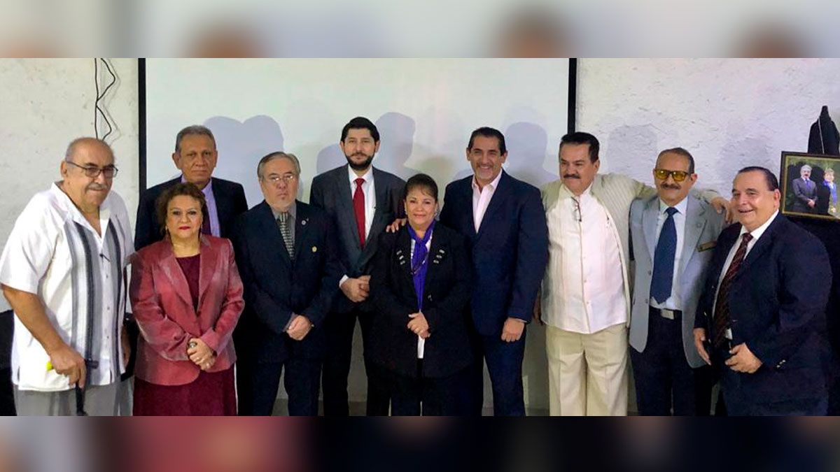 Celebran 50 aniversario del Colegio de Médicos Cirujanos