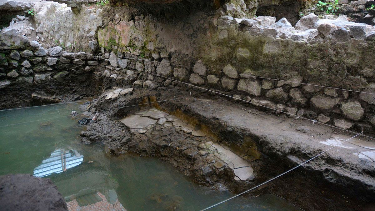 Descubren restos de temazcal prehispánico en Centro de CDMX