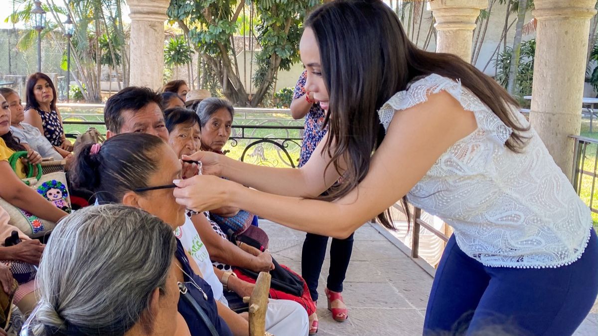 Entrega DIF Morelos 300 lentes