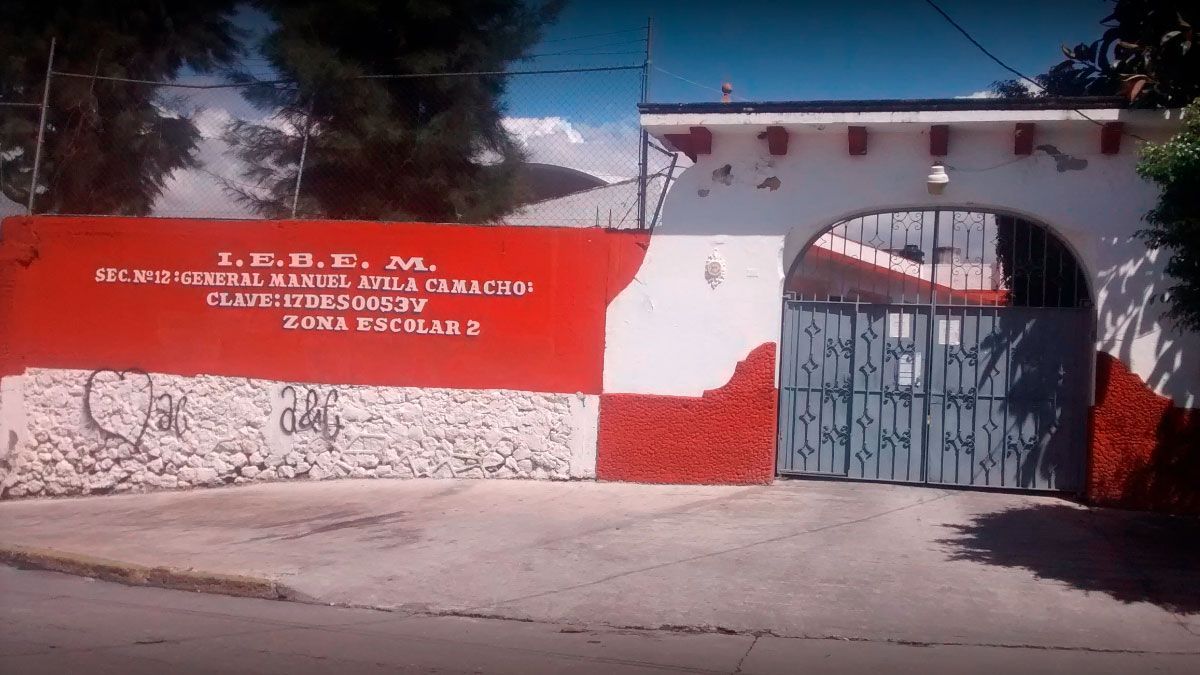 Impiden padres acceso a alumnos en secundaria de Cuernavaca