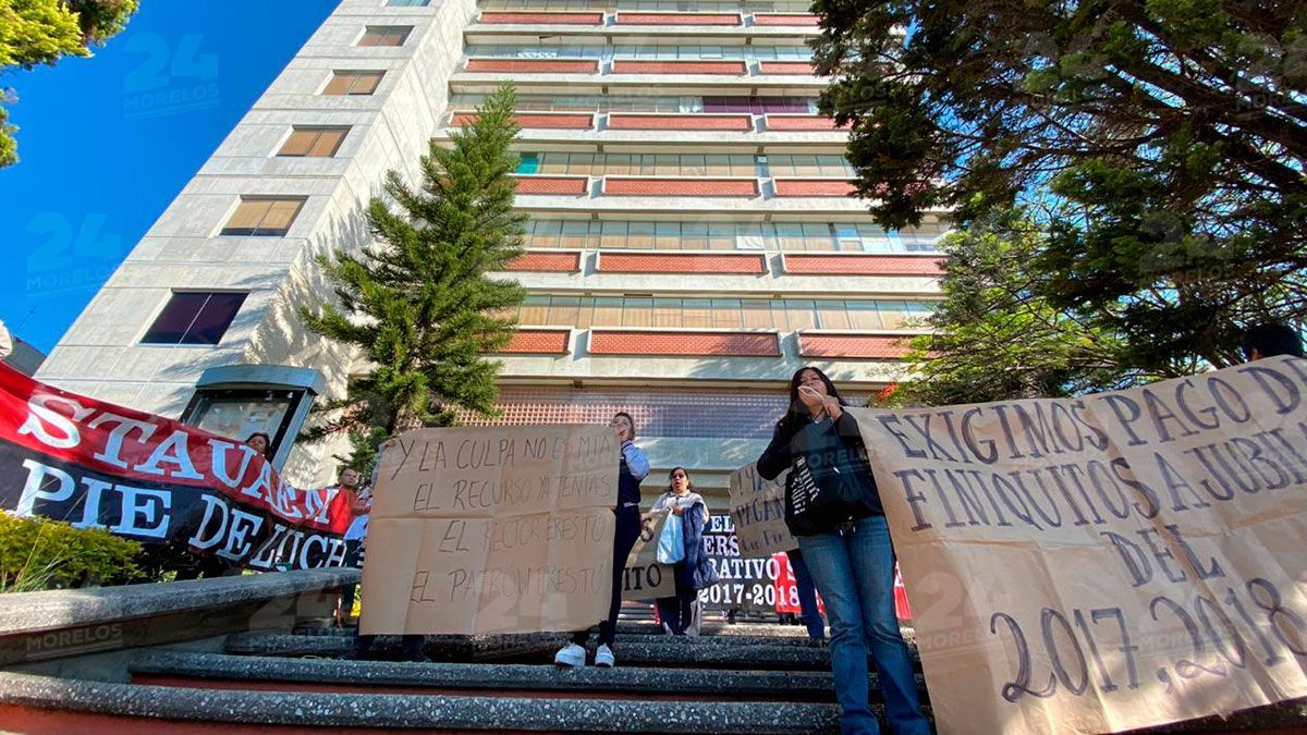 Exigen jubilados de UAEM pago de finiquitos