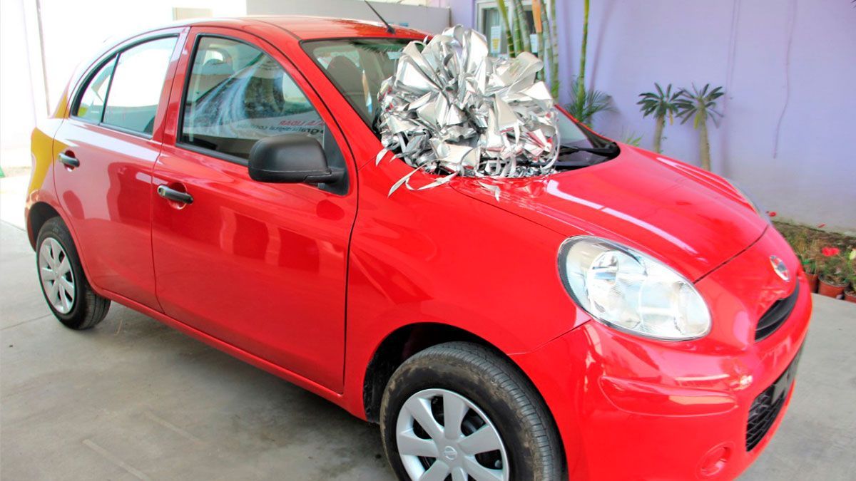 Rifarán automóvil en Ayala con el pago del predial