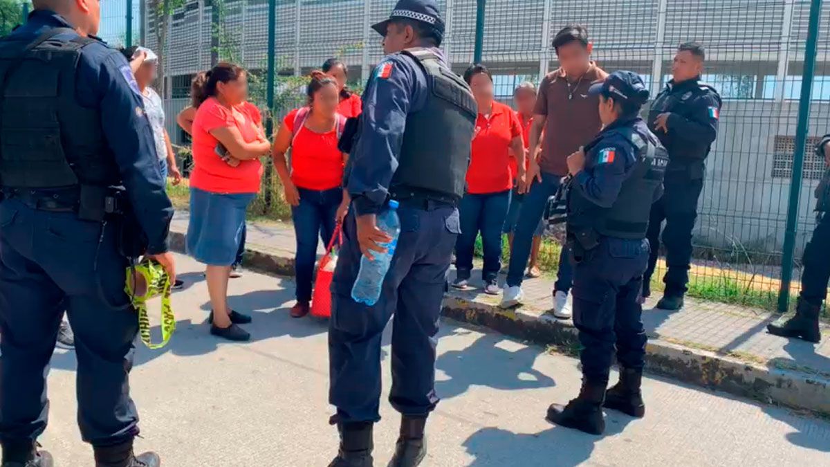 Exigen familiares información tras intento de fuga en Atlacholoaya