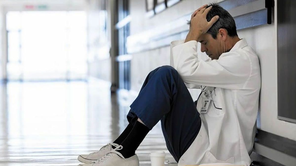 Hasta 15 años de prisión a quien agreda a personal médico