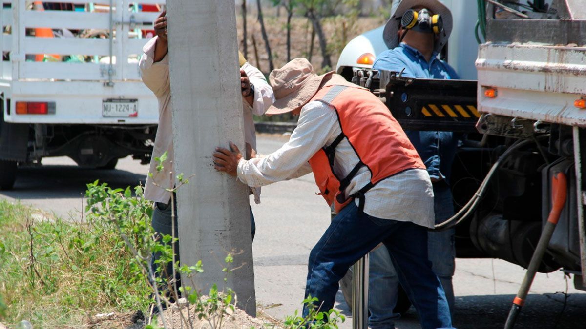 Realizan trabajos de electrificación en colonias de Ayala