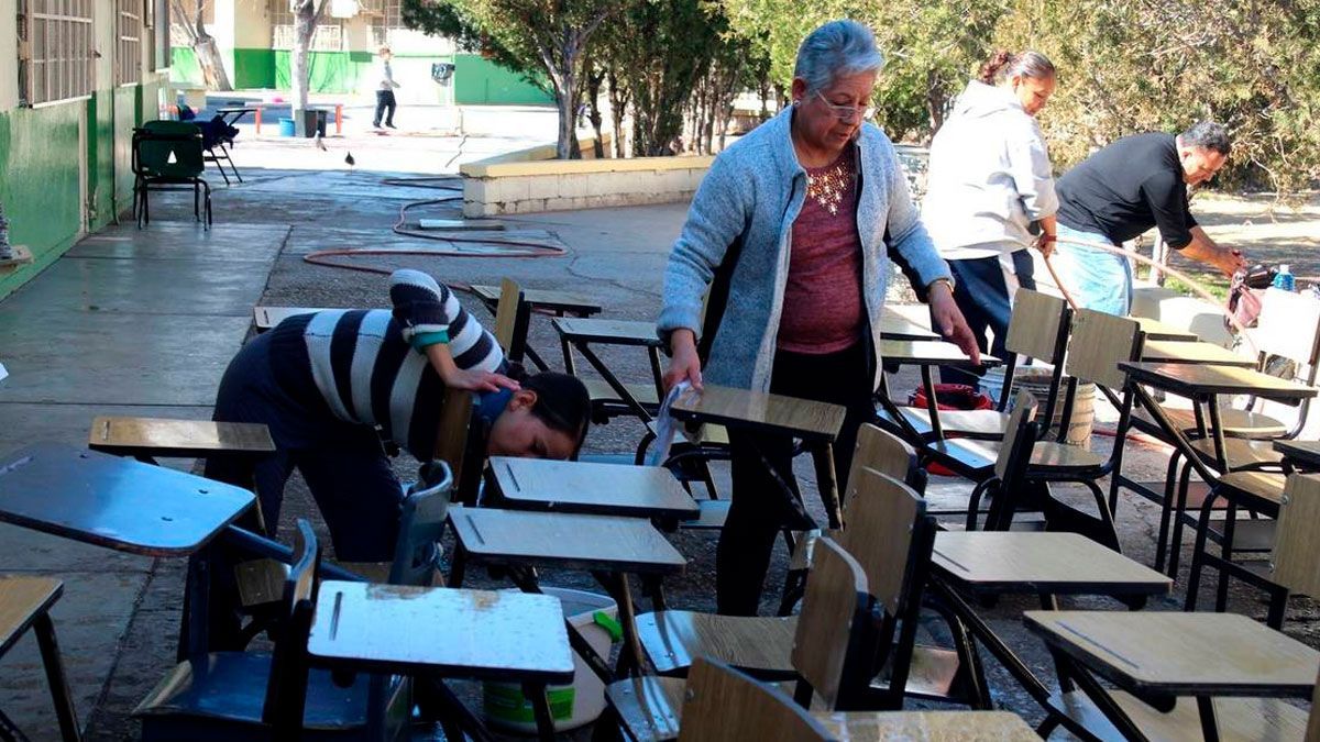 Llama Flores al Ejecutivo a redireccionar presupuestos para desinfección de escuelas