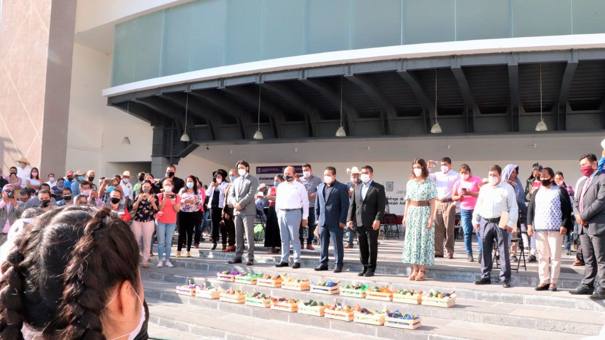 Entregan clave geoestadística al municipio indígena de Hueyapan