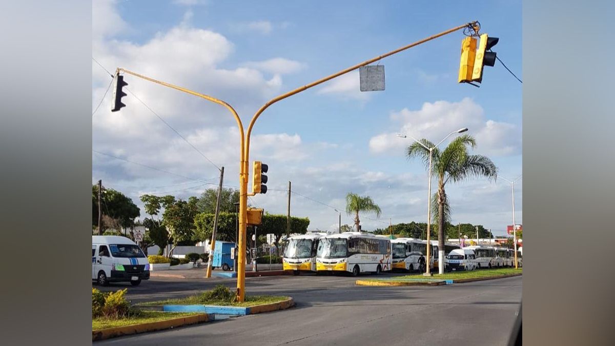 Avanza caravana de cuautlenses hacia Cuernavaca para realizar protesta