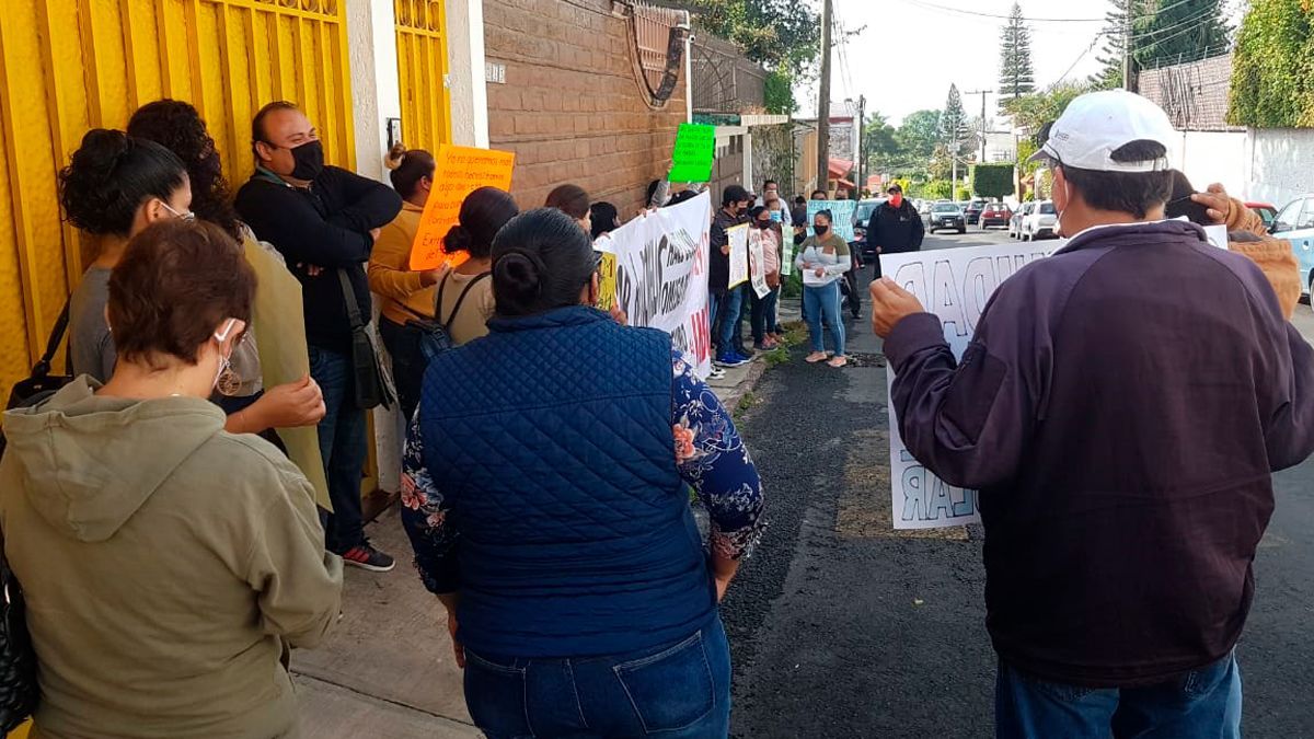 Protestan ex trabajadores del Seguro Popular