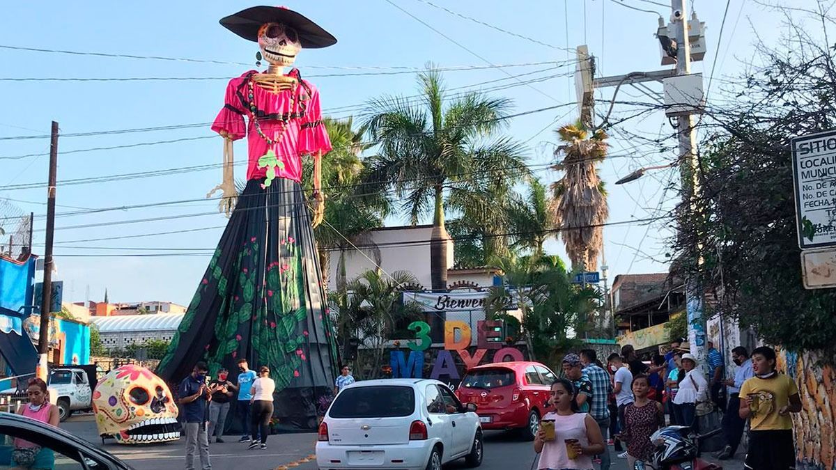 Cierran panteones y prohíben pedir “calaverita” en Zapata