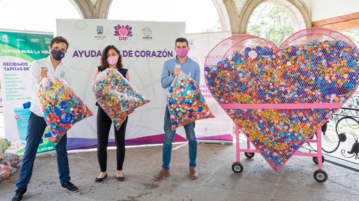 Entregan 1.5 toneladas de “tapitas” para apoyar a pacientes con cáncer