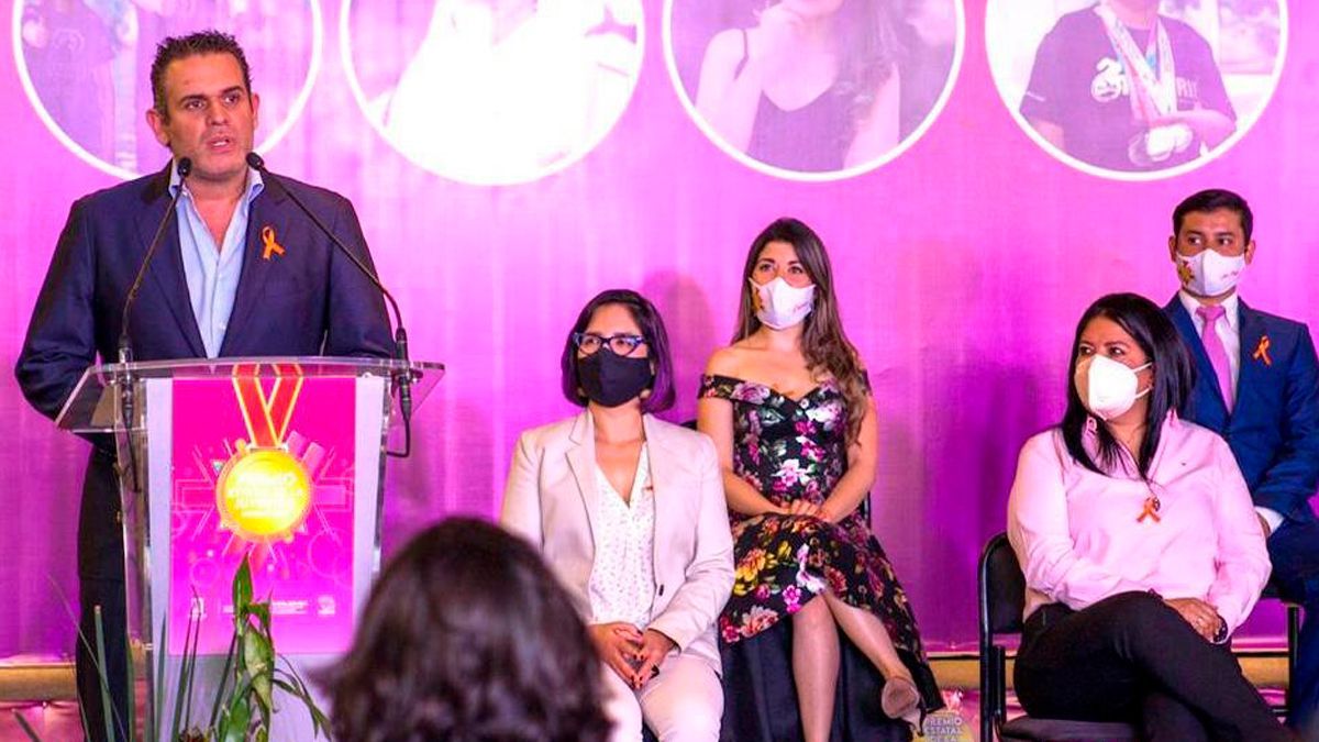 Entregan Premio Estatal de la Juventud 2020