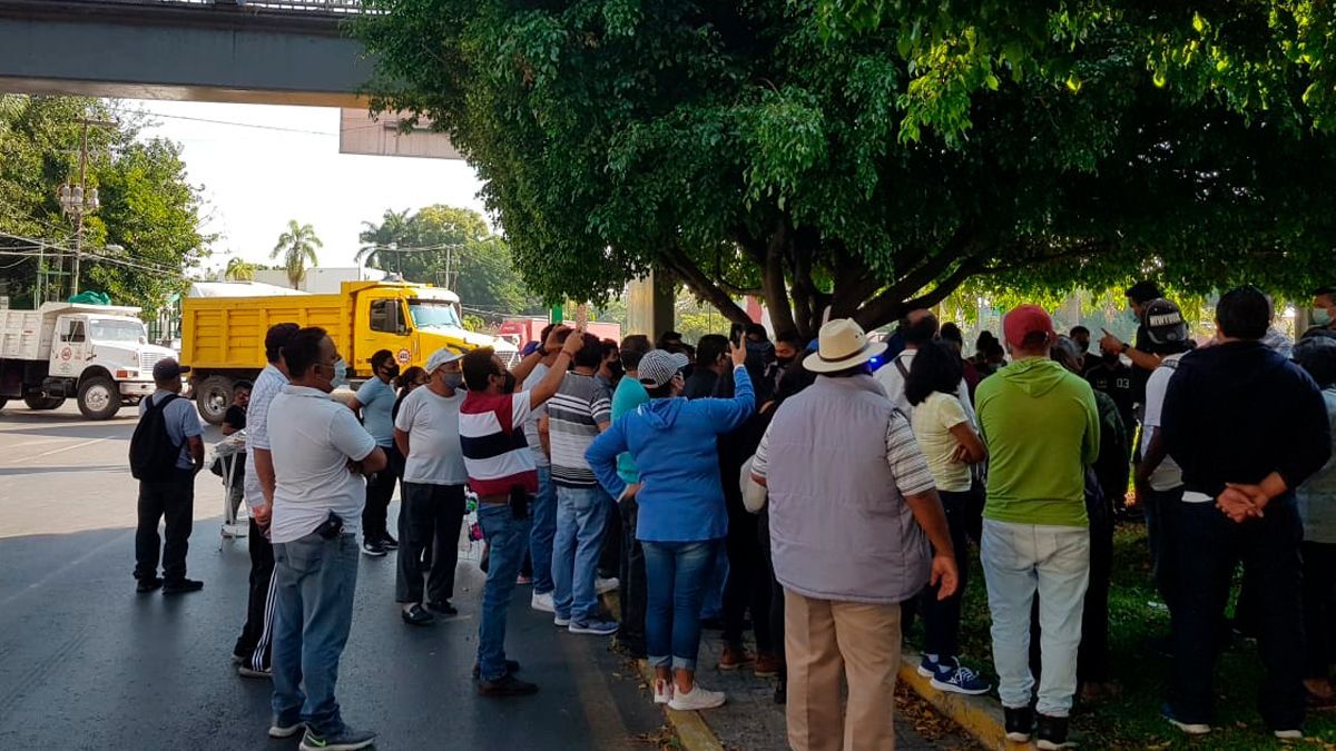 Insisten ambulantes en instalarse sobre Plan de Ayala