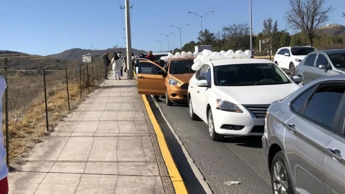 Se manifiestan exigiendo reapertura de Iglesias