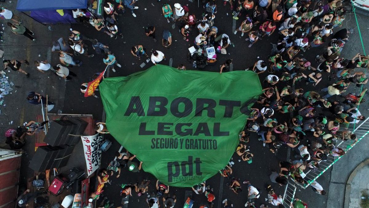 Entra en vigor Ley de Aborto en Argentina; surten pastillas de misoprostol en clínicas