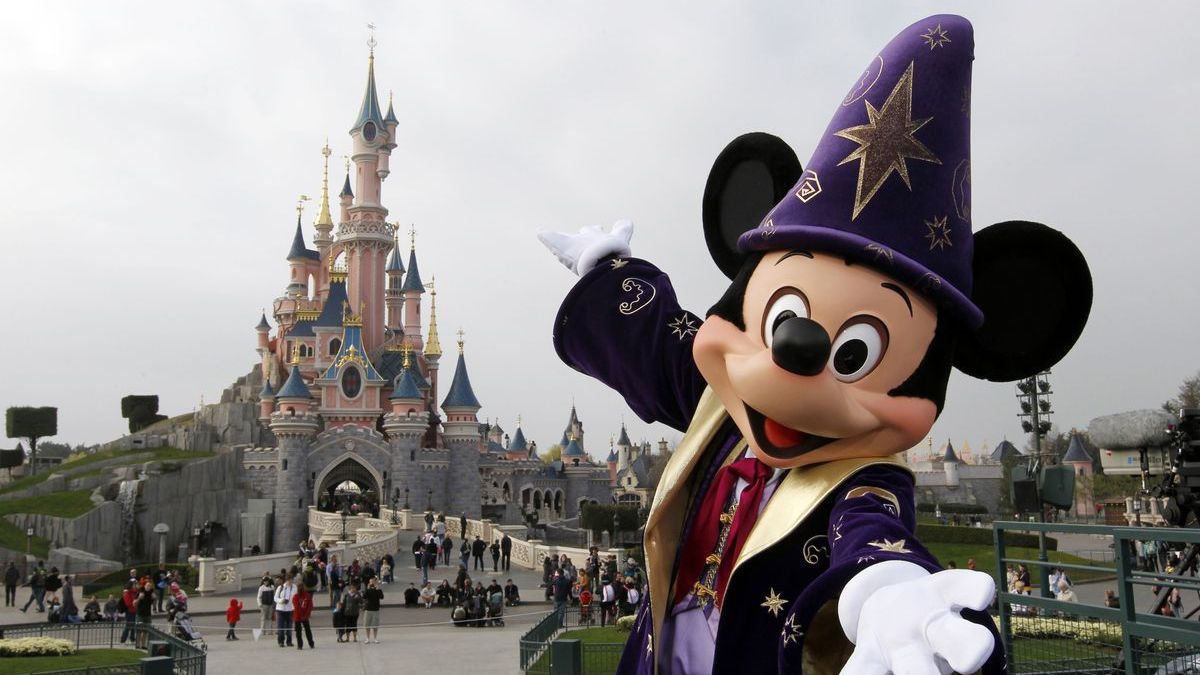Abren Disney para convertirlo en centro de vacunación