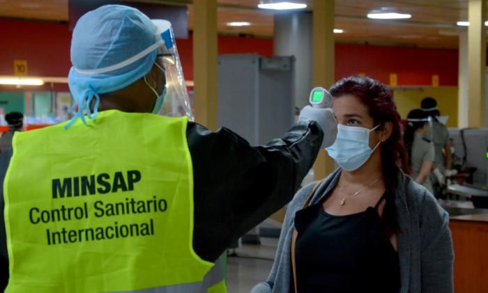 Restringe Cuba vuelos internacionales, incluidos desde México