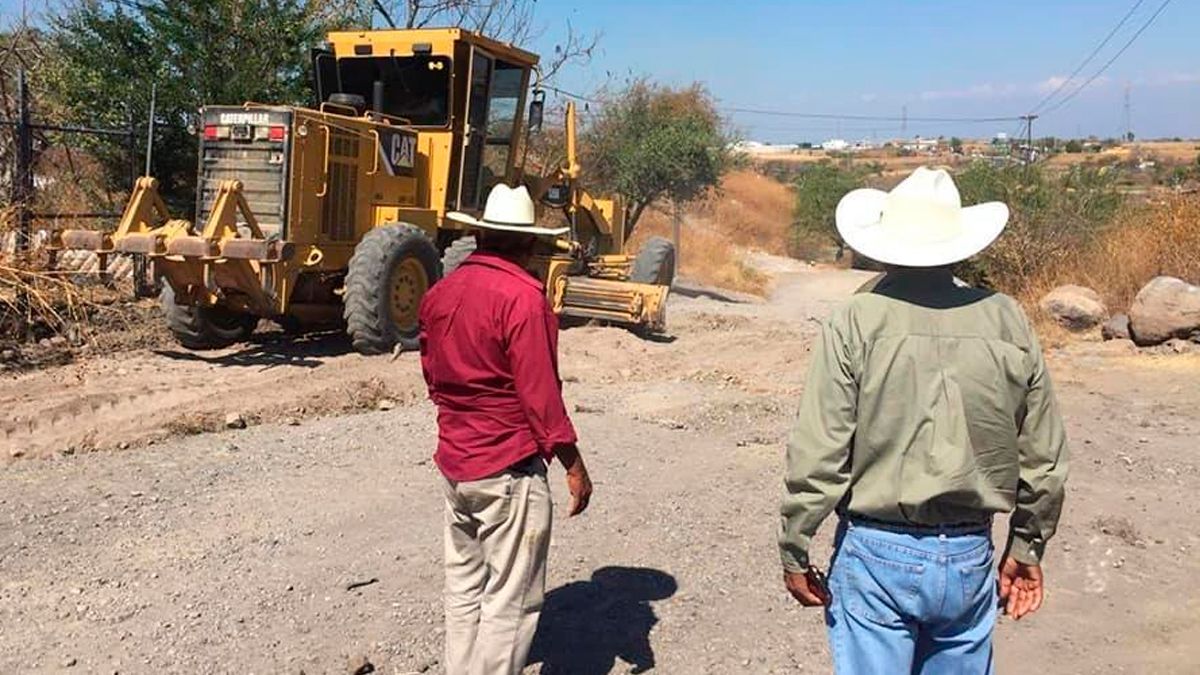 Rehabilitan caminos de saca en 13 ejidos de Ayala