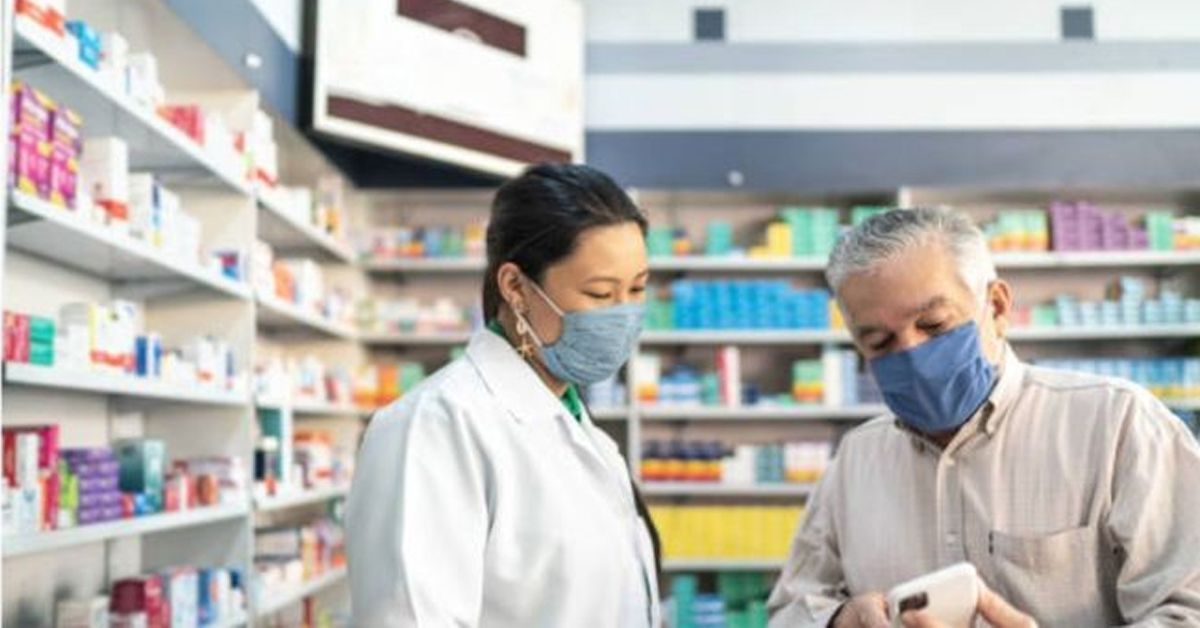 Congreso rechaza propuesta para vacunar contra COVID a dependientes de farmacias