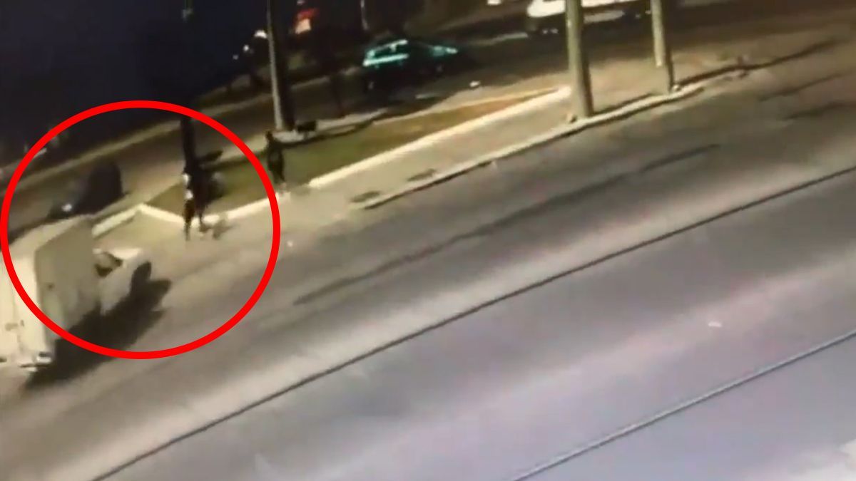 Atropella a los ladrones que minutos antes le quisieron robar; fallece uno