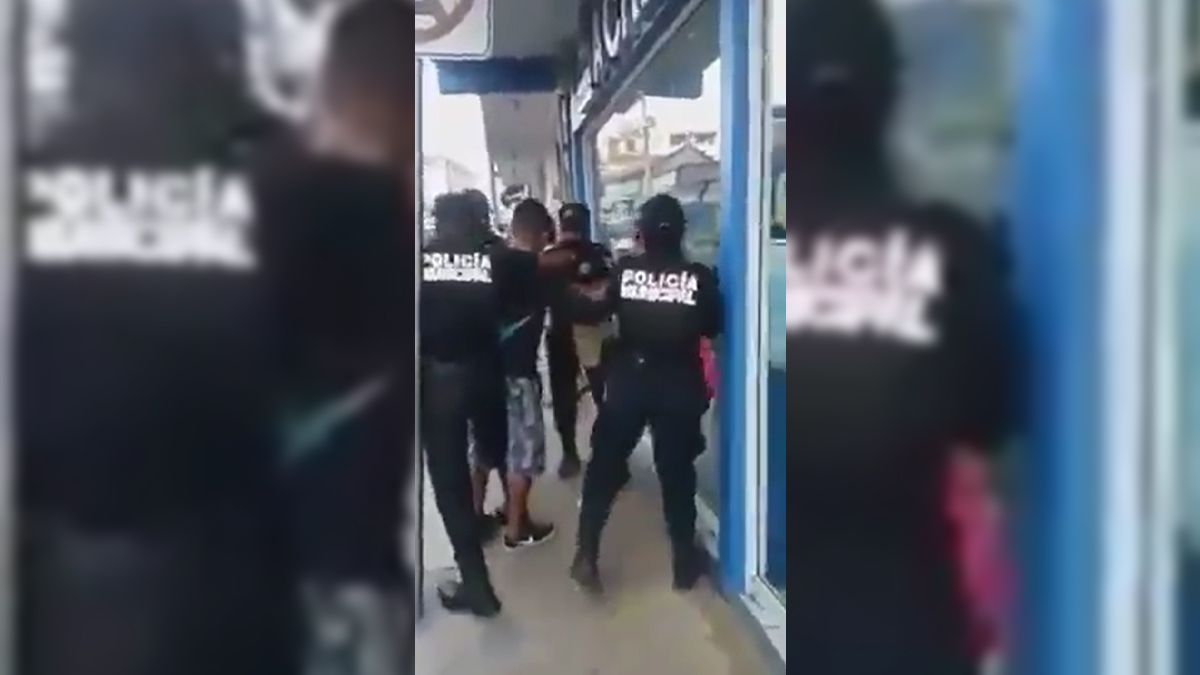 Policías agreden a pareja por no usar cubrebocas y son destituidos