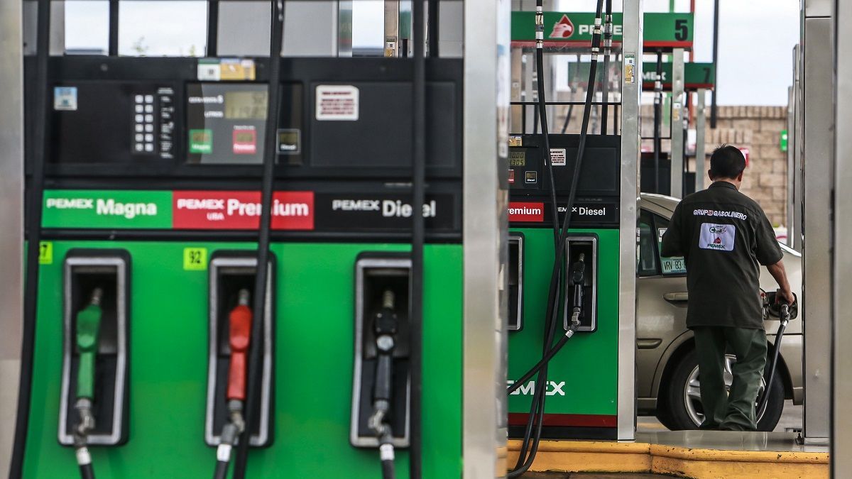 Asegura AMLO que aumento en precio de gasolina es transitorio