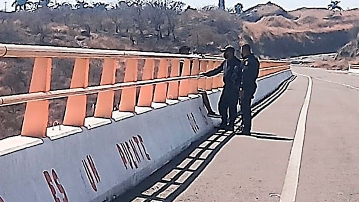 Joven que intentó lanzarse de puente en Cuernavaca ahora está desaparecido