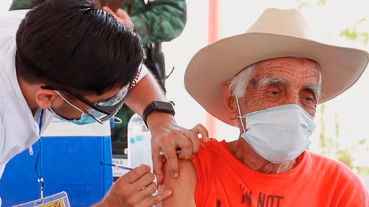 En Puente de Ixtla vacunaron a abuelitos de otros estados y municipios