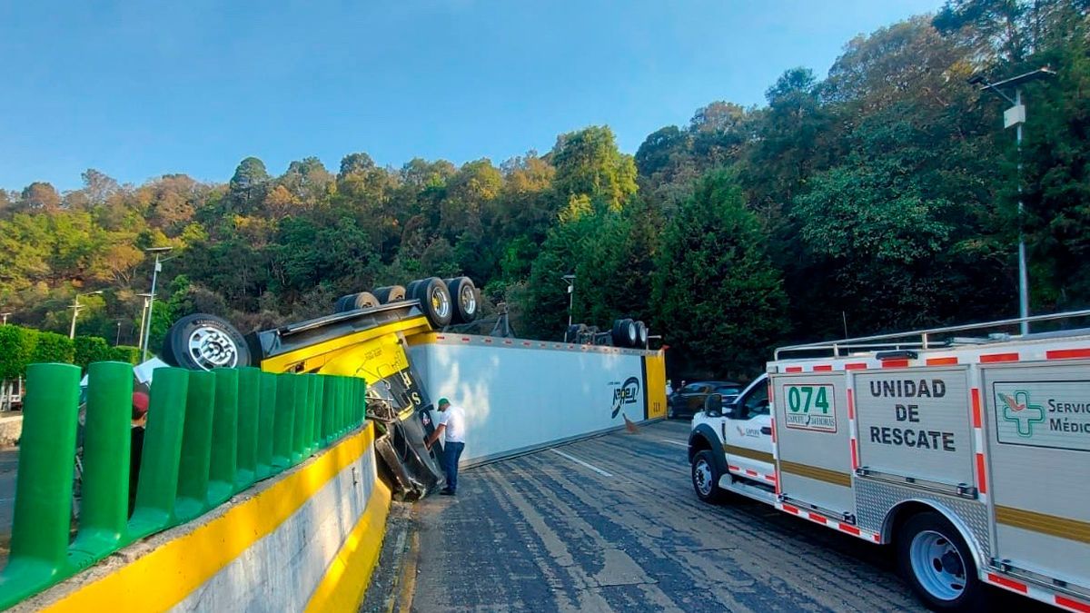 Volcadura en La Pera no dejó víctimas mortales