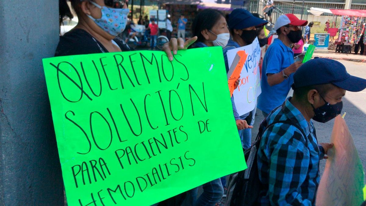 Dos fallecidos durante cambio de clínica que realizó el IMSS por hemodiálisis