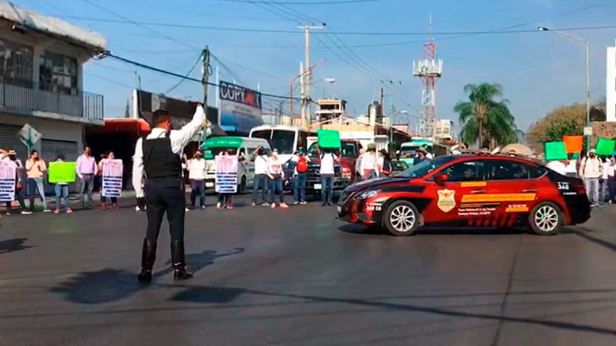 Maestros provocan caos vial en Cuernavaca