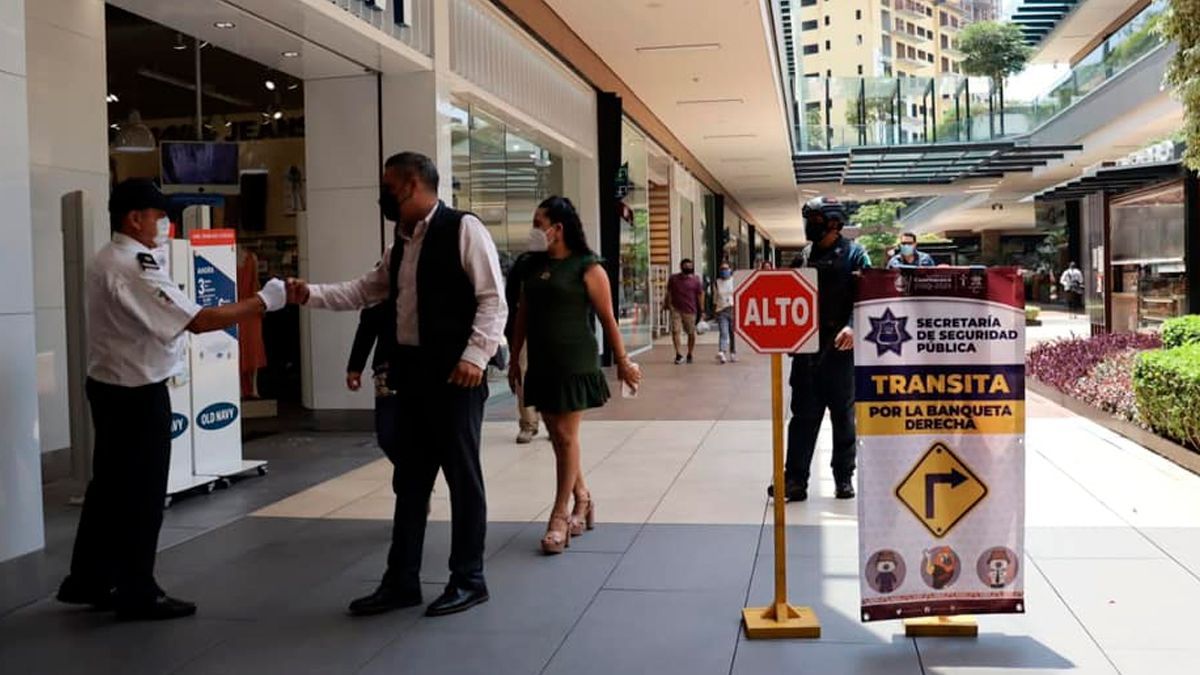 Continúa en plazas comerciales el programa “Transita por la Derecha”