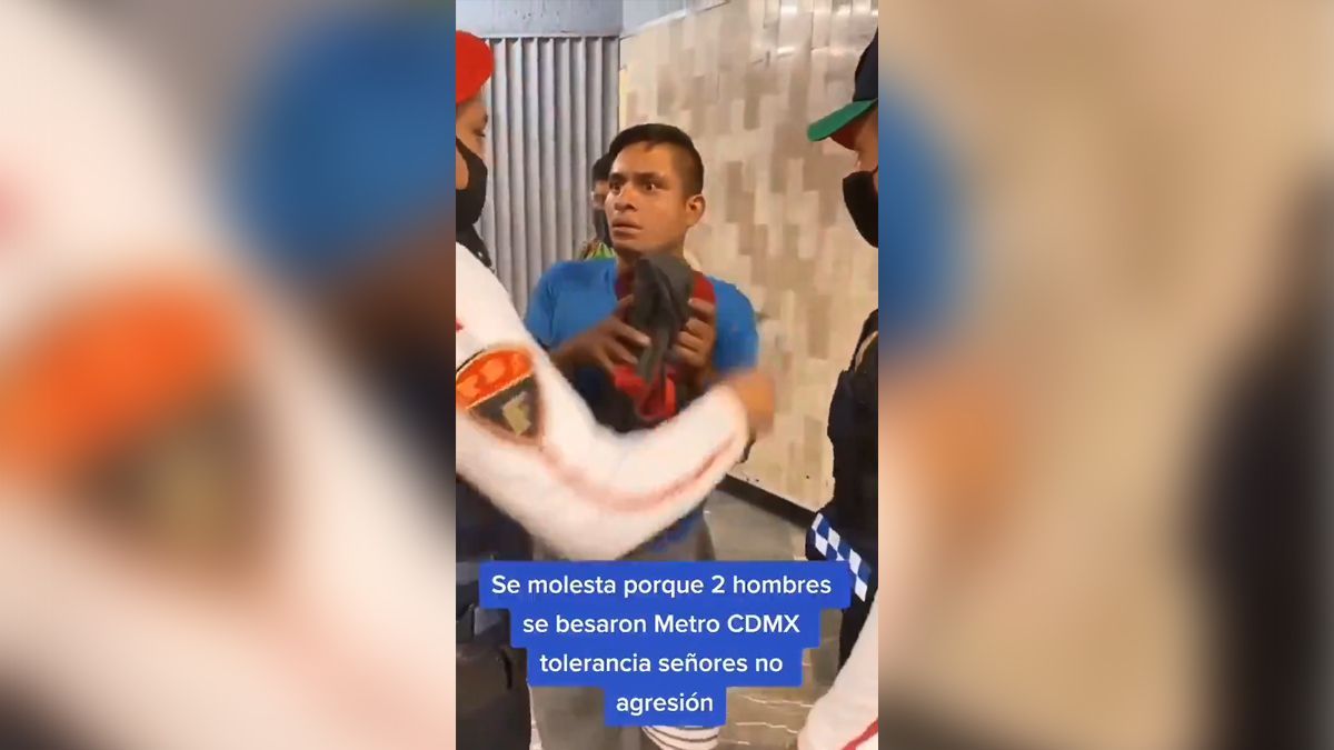 Sacan del Metro a sujeto que insultó a pareja por besarse