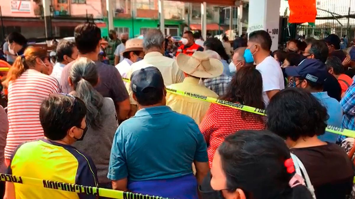 Segundo día de vacunación entre empujones e insultos