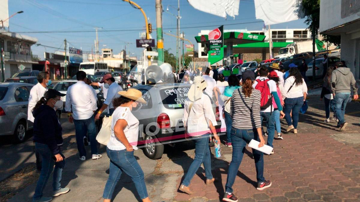Se manifiestan maestros en Cuernavaca