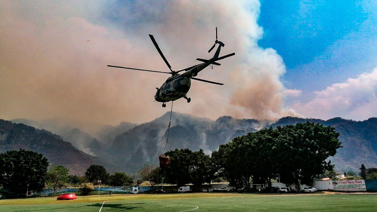 Hasta 6 días podrían durar labores para sofocar incendio en Tepoztlán