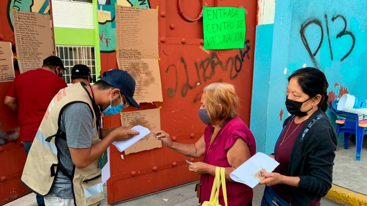 Realizan vacunación de forma ordenada en Chipitlán, Cuernavaca