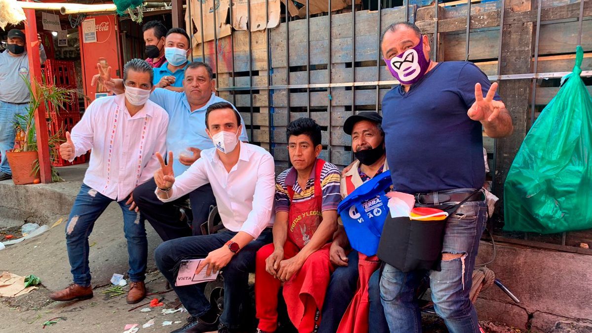 Respaldan comerciantes del Mercado ALM a Daniel Martínez Terrazas