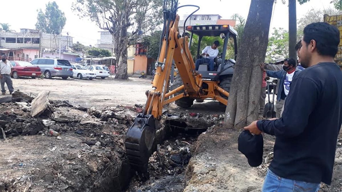 Ayuntamiento de Cuernavaca realiza limpieza de canal en Patios de la Estación