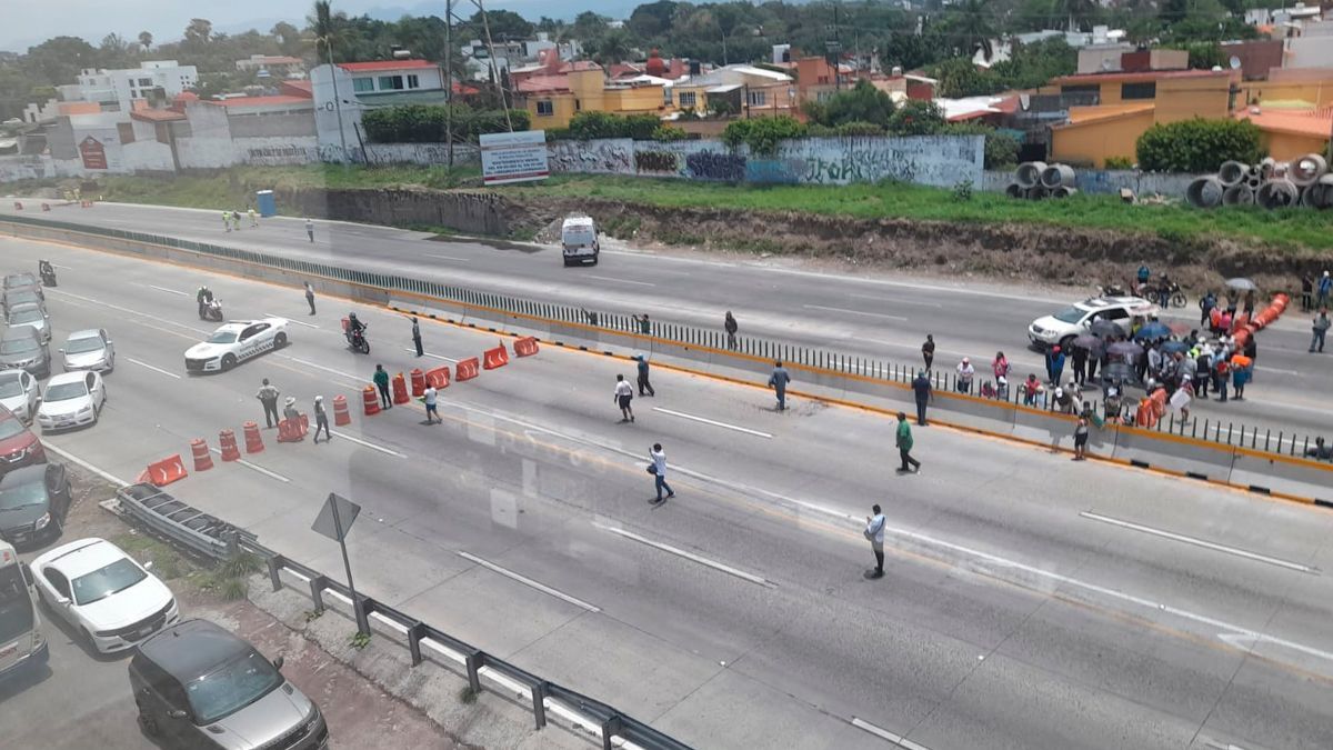 Día de caos vehicular por cierre en el Paso Exprés