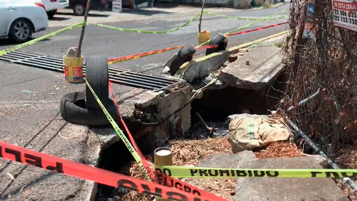 Denuncian socavón en Subida a Chalma