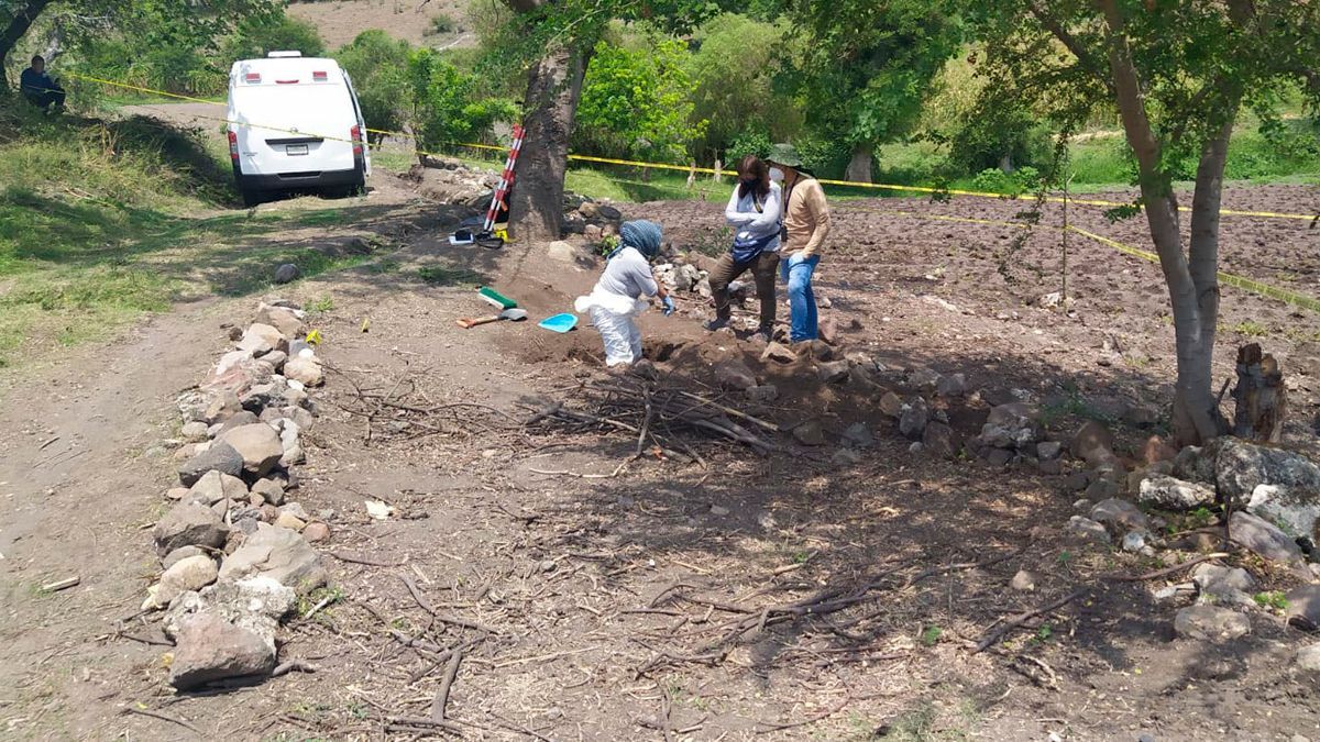 Localizan cuerpo sin vida en fosa ubicada en Ayala