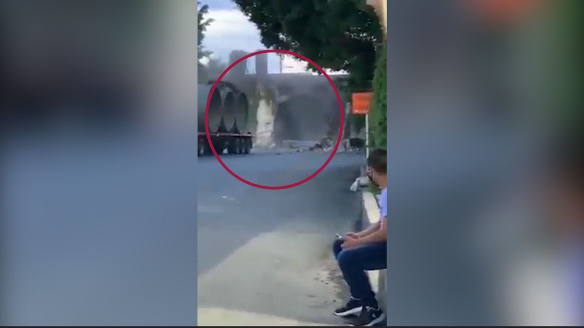 Momento en que los arcos de San Carlos son dañados irremediablmente