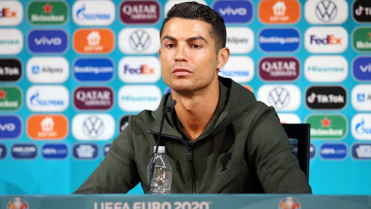 Cristiano Ronaldo “desprecia” a Coca – Cola