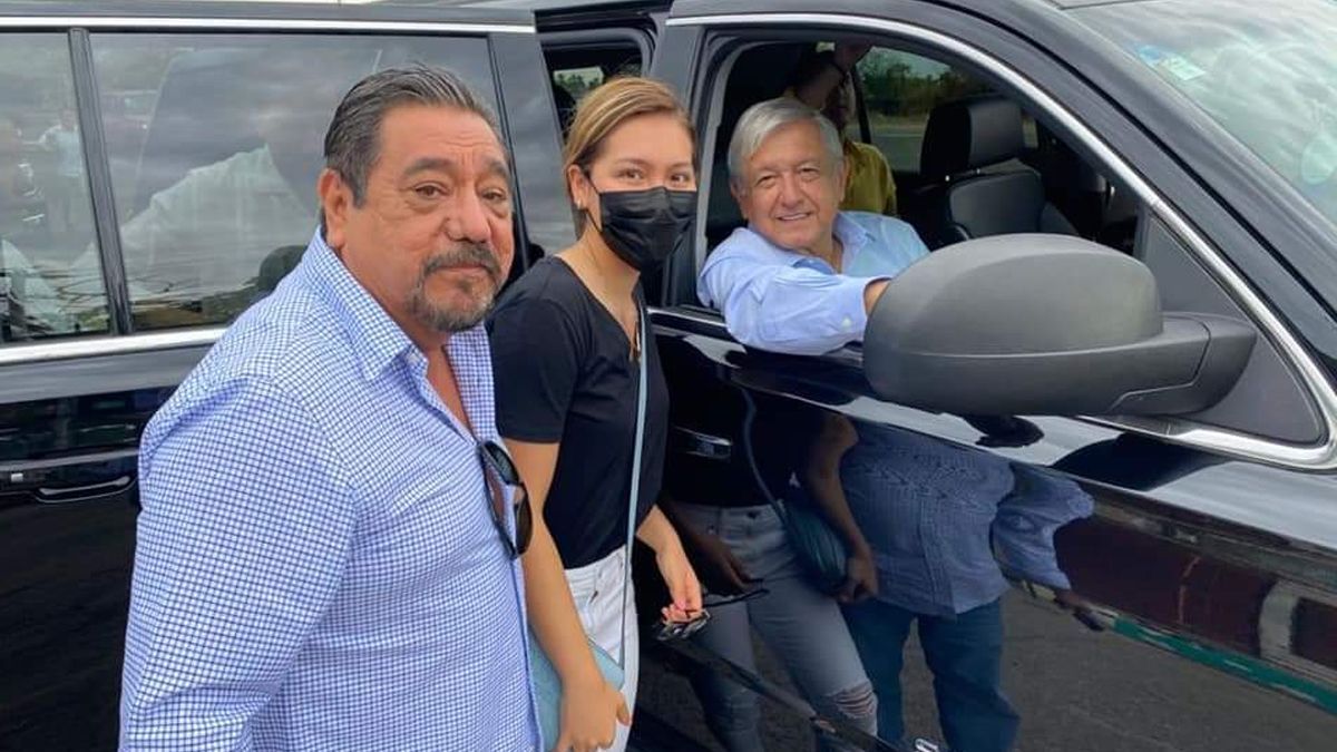 AMLO y Salgado Macedonio se encuentran durante gira